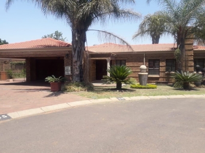 4 Bedroom House For Sale in Del Judor