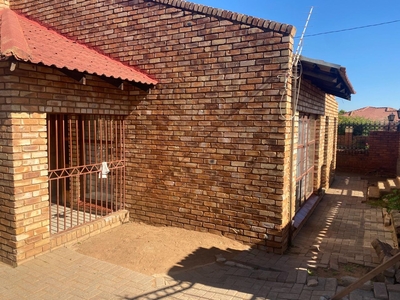 4 Bedroom House For Sale in Mabopane Unit U