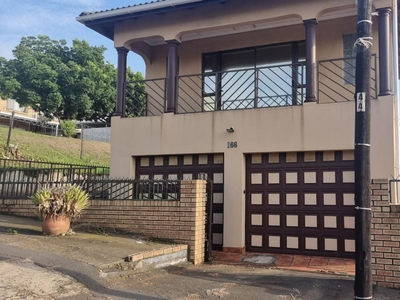 4 Bedroom House For Sale in Woodview