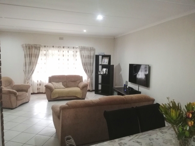 4 bedroom house to rent in Umtentweni