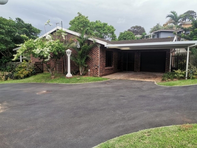 4 Bedroom Townhouse For Sale in Amanzimtoti