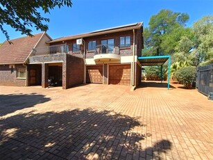 5 Bed House in Eldoraigne