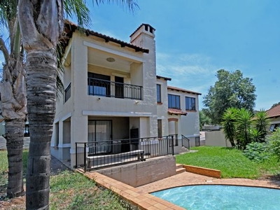 3 Bedroom Cluster For Sale in Bloubosrand