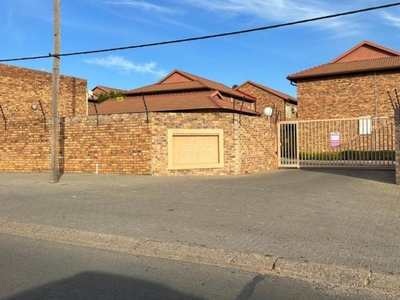 2 Bedroom duplex townhouse - sectional for sale in Silver Lakes, Pretoria