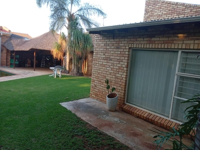 3+ bedroom house to rent in Krugersdorp with 15kw solar system