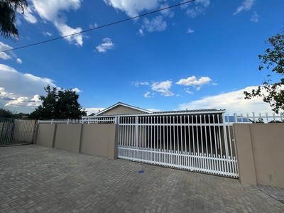 3 Bedroom House to rent in South Ridge