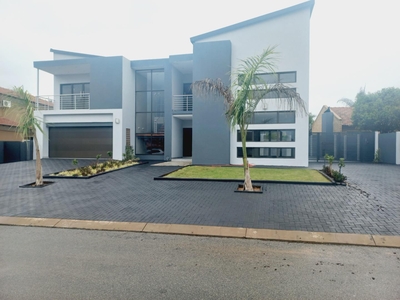 4 Bedroom House for sale in Acasia Estate