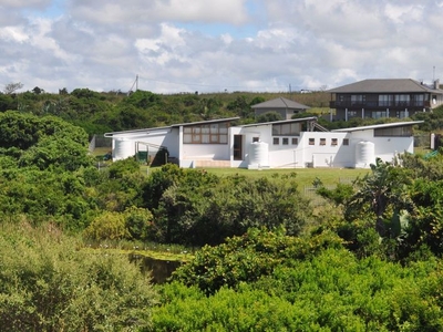 4 Bedroom house in Morgans Bay For Sale