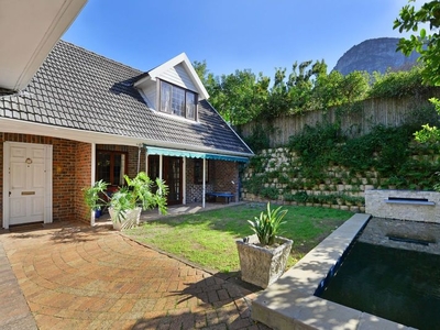 6 Bedroom house in Newlands For Sale