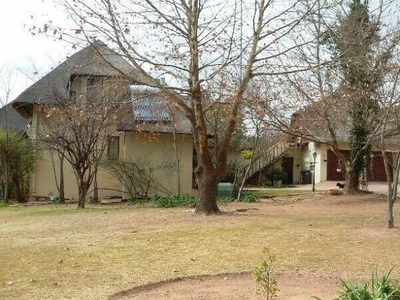 A Beautiful 5 Bedroom House For Sale in Randjesfontein