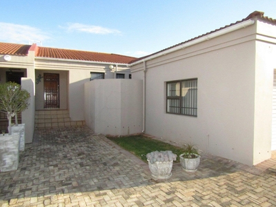 Apartment for sale with 3 bedrooms, Jeffreys Bay Central, Jeffreys Bay