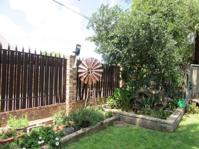 Face-brick House with Flat for sale in Vryburg