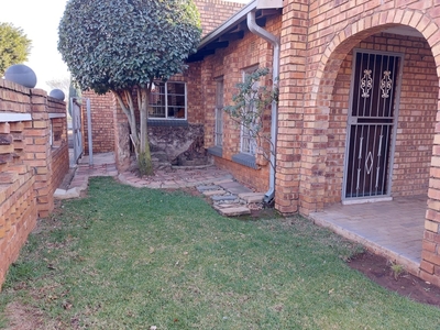 House For Sale in Daveyton