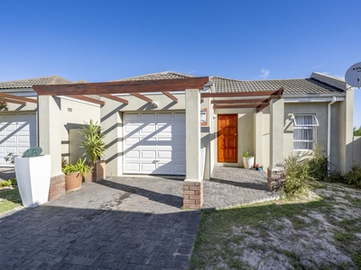 House for sale with 2 bedrooms, 16, Oudeboom Crescent