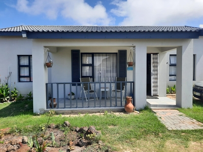 House for sale with 2 bedrooms, Fountains Estate, Jeffreys Bay