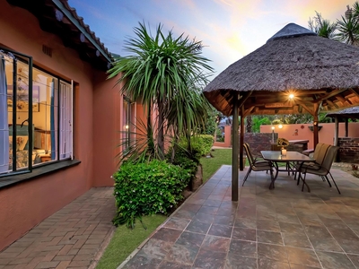 House for sale with 4 bedrooms, Roodekrans, Roodepoort