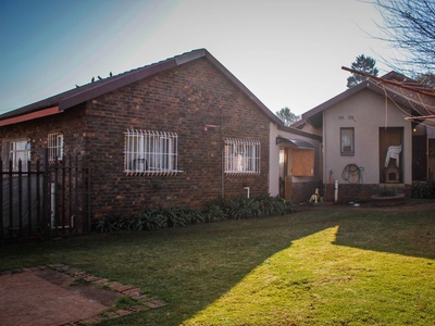 House for sale with 5 bedrooms, Kanonkop, Middelburg