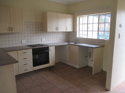 Large 2 Bedroom Unit with large fenced pet friendly garden in Chartwell