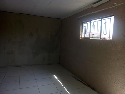 Room to rent in crystal park,Benoni.