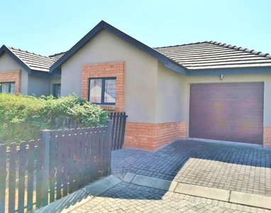 Sectional Title for sale with 4 bedrooms, Riverside Park, Nelspruit