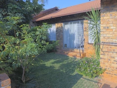 Secure townhouse in Arendskloof!