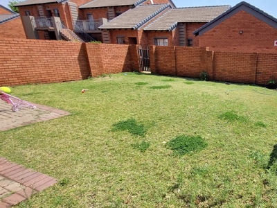 Townhouse For Sale in Highveld & Ext