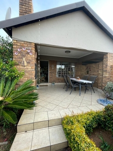 Townhouse For Sale in Rooihuiskraal