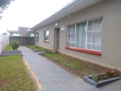 Townhouse for sale with 3 bedrooms, Humansdorp, Humansdorp