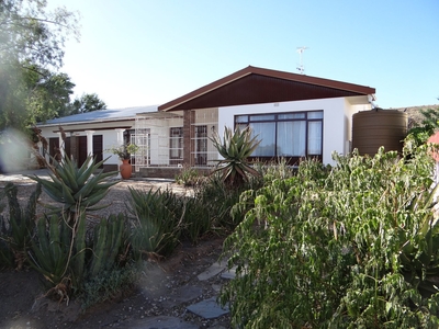 4 bedroom house for sale in Hospital Hill (Beaufort West)