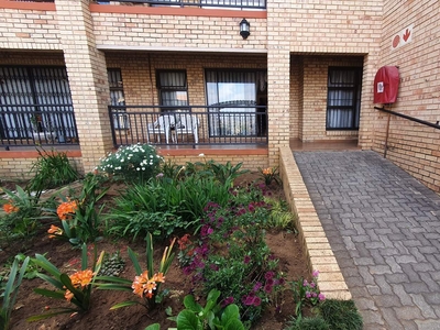 2 Bedroom Apartment for sale in Monument | ALLSAproperty.co.za