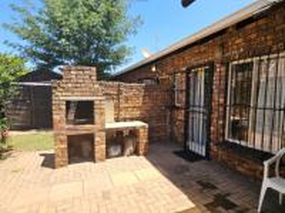 3 Bedroom Simplex to Rent in Garsfontein - Property to rent