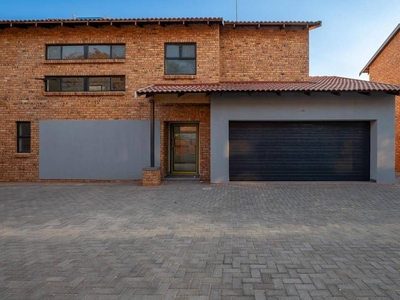 4 Bedroom House for sale in Brackenhurst | ALLSAproperty.co.za