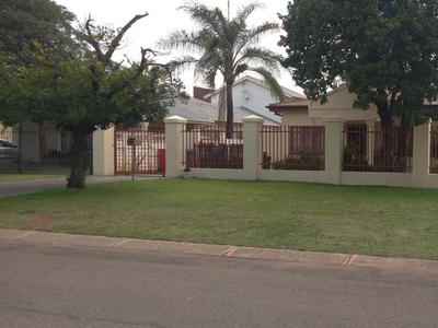 6 Bedroom House for Sale in Rietfontein