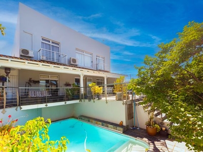 4 Bedroom House For Sale in Fresnaye