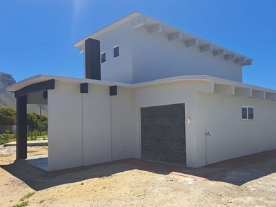 Modern Coastal Living: Newly Built Home in Silversands, Betty's Bay