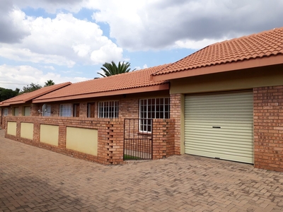 1 Bedroom Townhouse To Let in Middelburg South