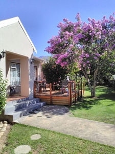 4 Bedroom Guest House For Sale in Ladismith