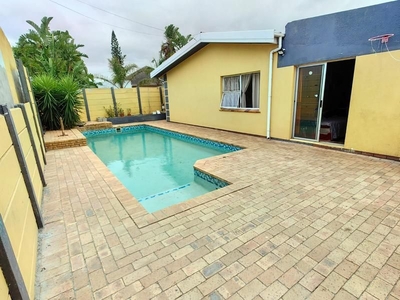 Churchill Estate / 5th Ave: 3 BEDROOM HOME WITH BRAAI ROOM AND POOL