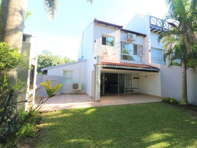 Lovely modern townhouse located next to the golf course and beach.