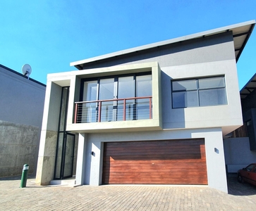 Modern 3-Bed Townhouse in Secure Estate