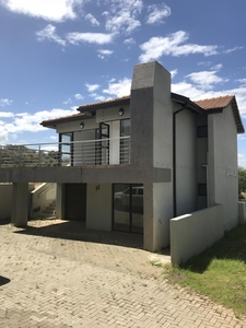Modern 3-bedroom house to rent in Seahorse Drive, Winterstrand
