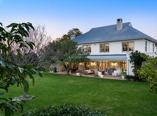 4 Bedroom House For Sale in Constantia