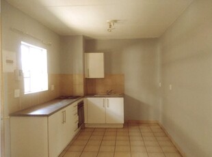 Specious 2 Bedroom and 1 Bath Flat in Kempton Park