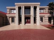 7 bed house in mmabatho
