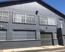 750m² Warehouse To Let in Woodstock