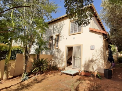 2 Bedroom duplex townhouse - sectional for sale in North Riding AH, Randburg