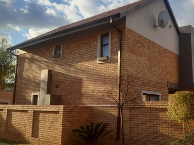3 Bedroom townhouse - sectional to rent in Equestria, Pretoria