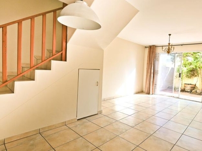 3 Bedroom townhouse - sectional rented in Plumstead, Cape Town