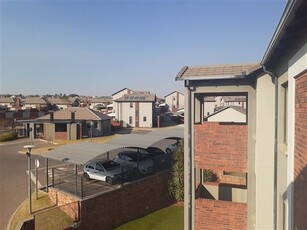 2 Bed Apartment in Rooihuiskraal North