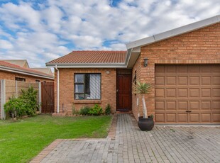 2 Bedroom Townhouse For Sale in Heritage Park